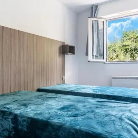 Aux Portes De Apartment